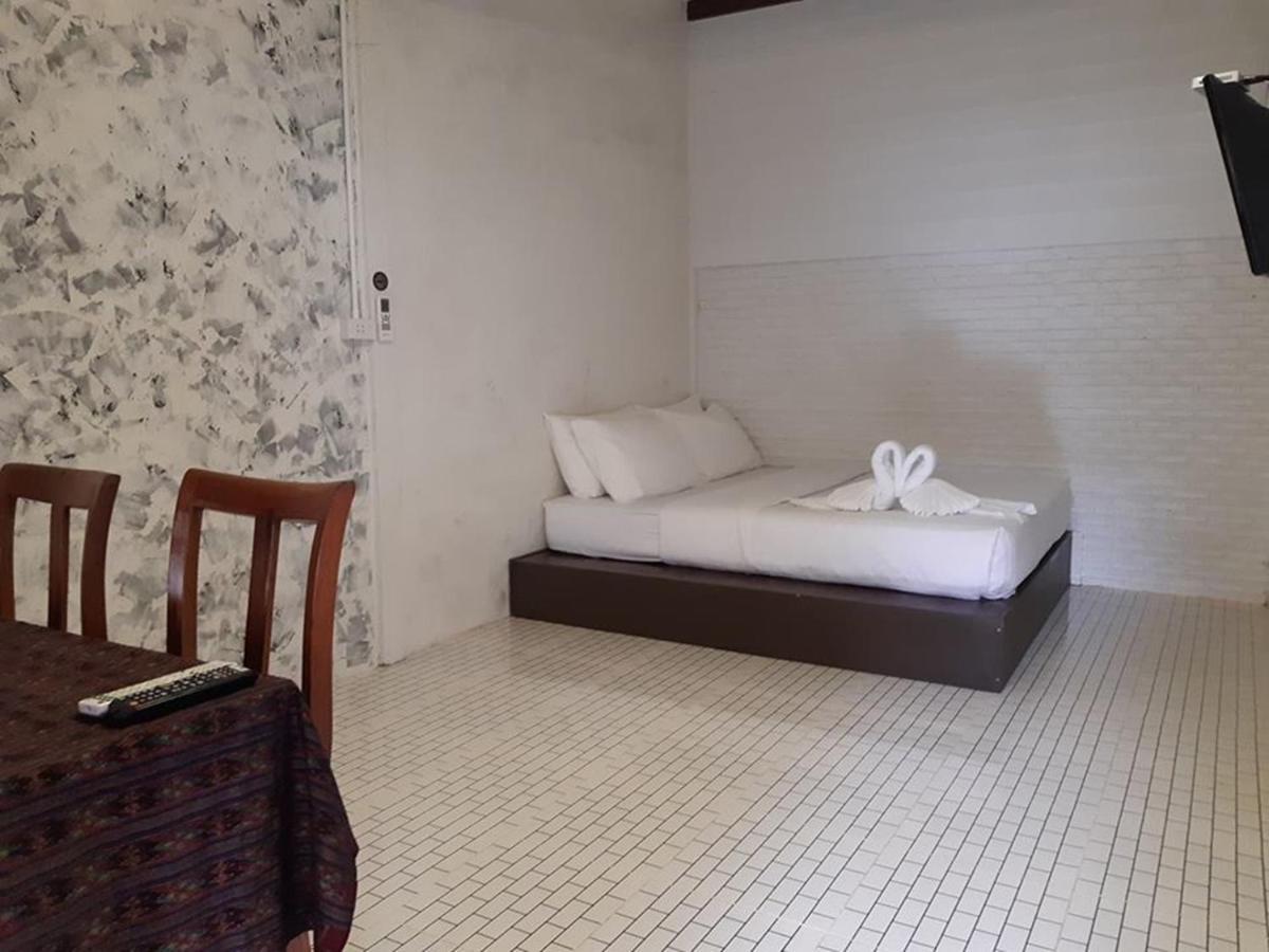 Baanchompooamphawa Homestay Amphawa