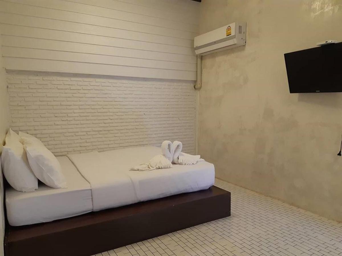 Homestay Baanchompooamphawa *