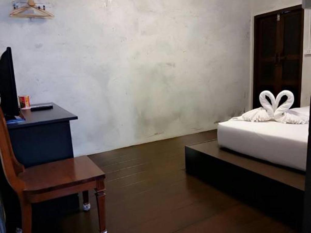 Homestay Baanchompooamphawa