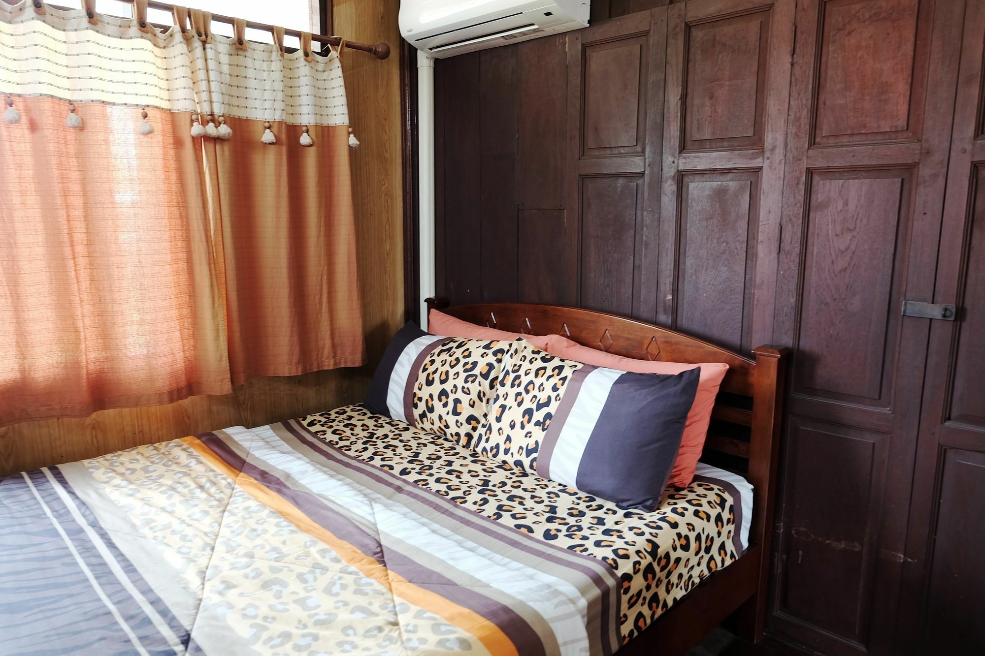 Baanchompooamphawa * Amphawa