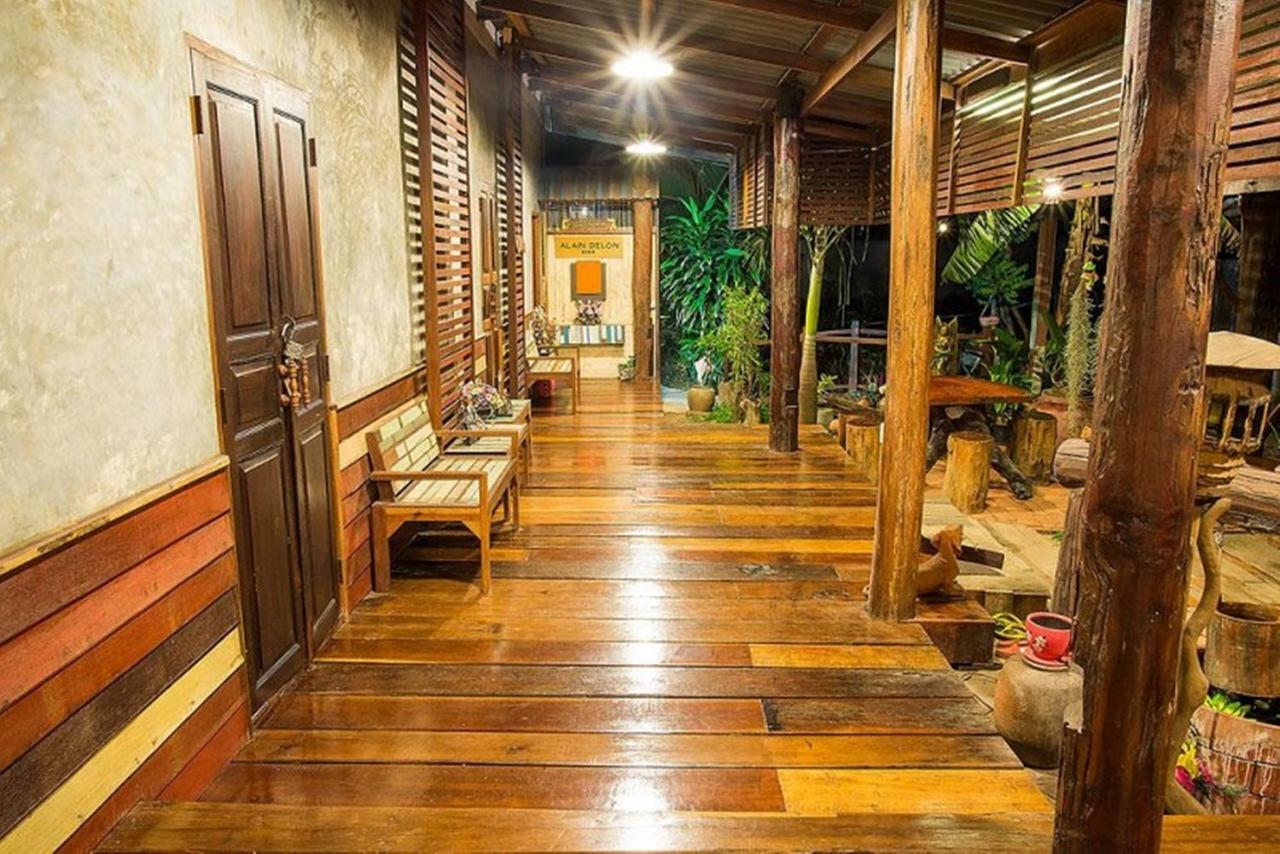 Habitación en casa particular Baanchompooamphawa